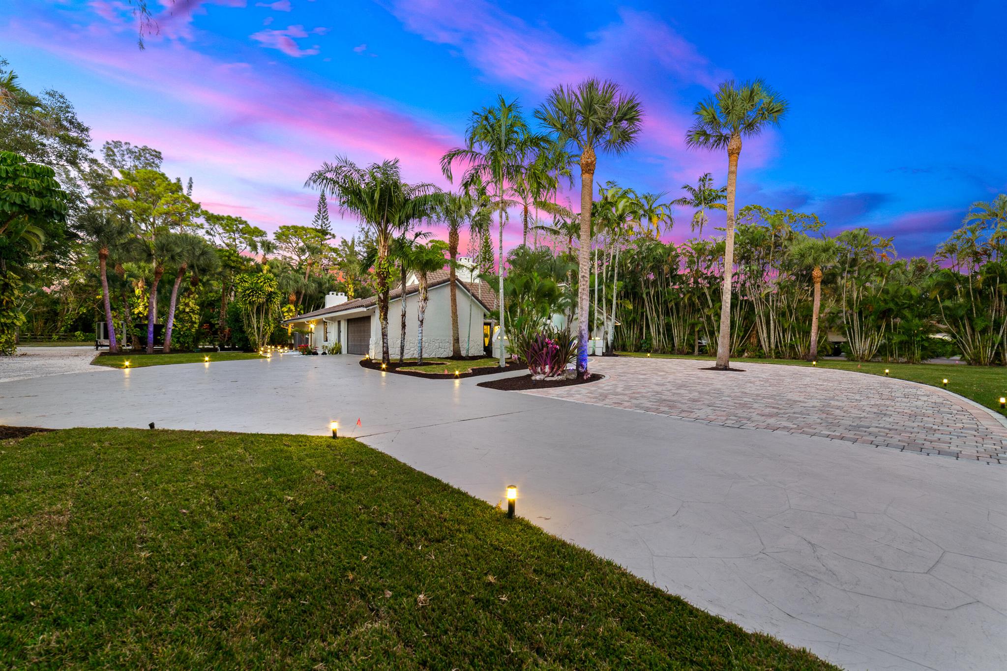 PINEWOOD EAST OF WELLINGT - Residential