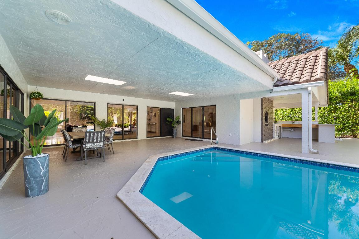 PINEWOOD EAST OF WELLINGTON - Residential