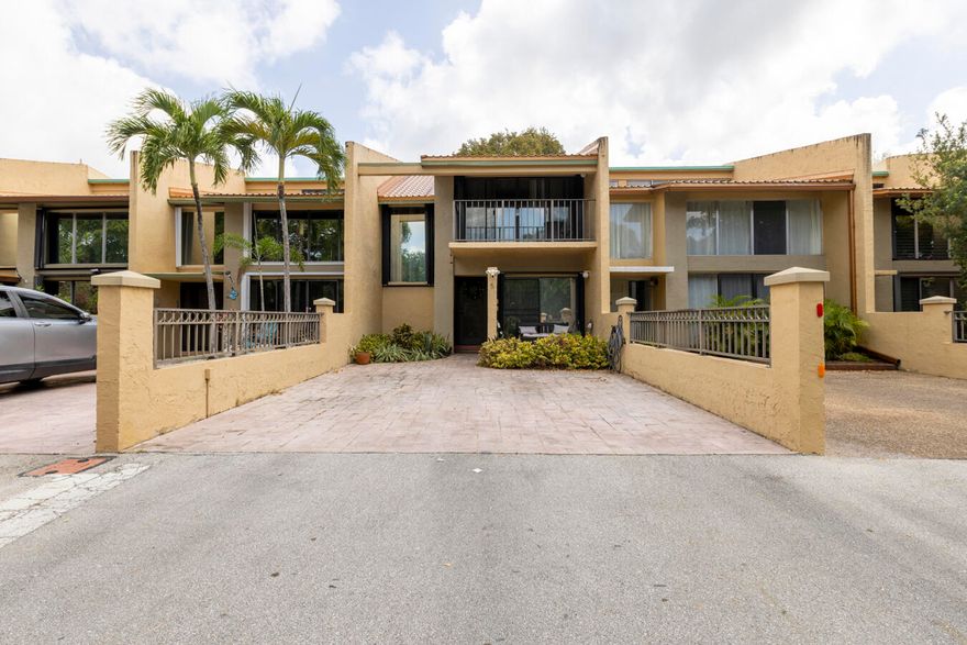 Located in a sought-after golf club community, this two-story townhome offers 3 bedrooms and 2.5 bathrooms with views of Jacaranda Golf and Country Club. In front of the home, you can enjoy a relaxing pool and stay active on the tennis court. Recently remodeled, the open-concept design fills the space with natural light, creating a warm and inviting atmosphere perfect for both relaxation and entertaining. The kitchen, featuring stunning granite countertops, is ideal for culinary adventures. Enjoy peaceful afternoons on the patio. Excellent location with easy access to major highways, shops, restaurants, shopping centers, supermarkets, and everyday essential services. This home offers the perfect combination of comfort and convenience. Don't miss this opportunity—schedule your visit today