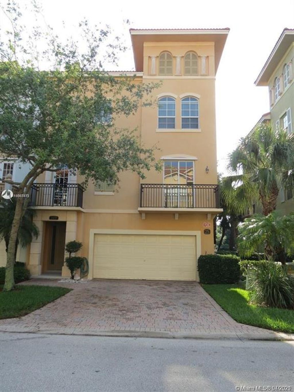 Photo of 2472 San Pietro Circle Cir #2472, Palm Beach Gardens, FL 33410 (MLS # R10821584)
