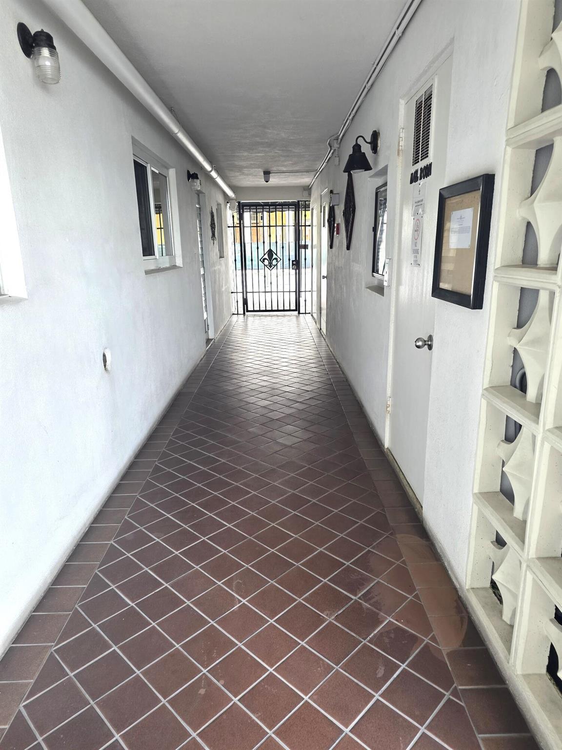 1 N Golfview Road 500