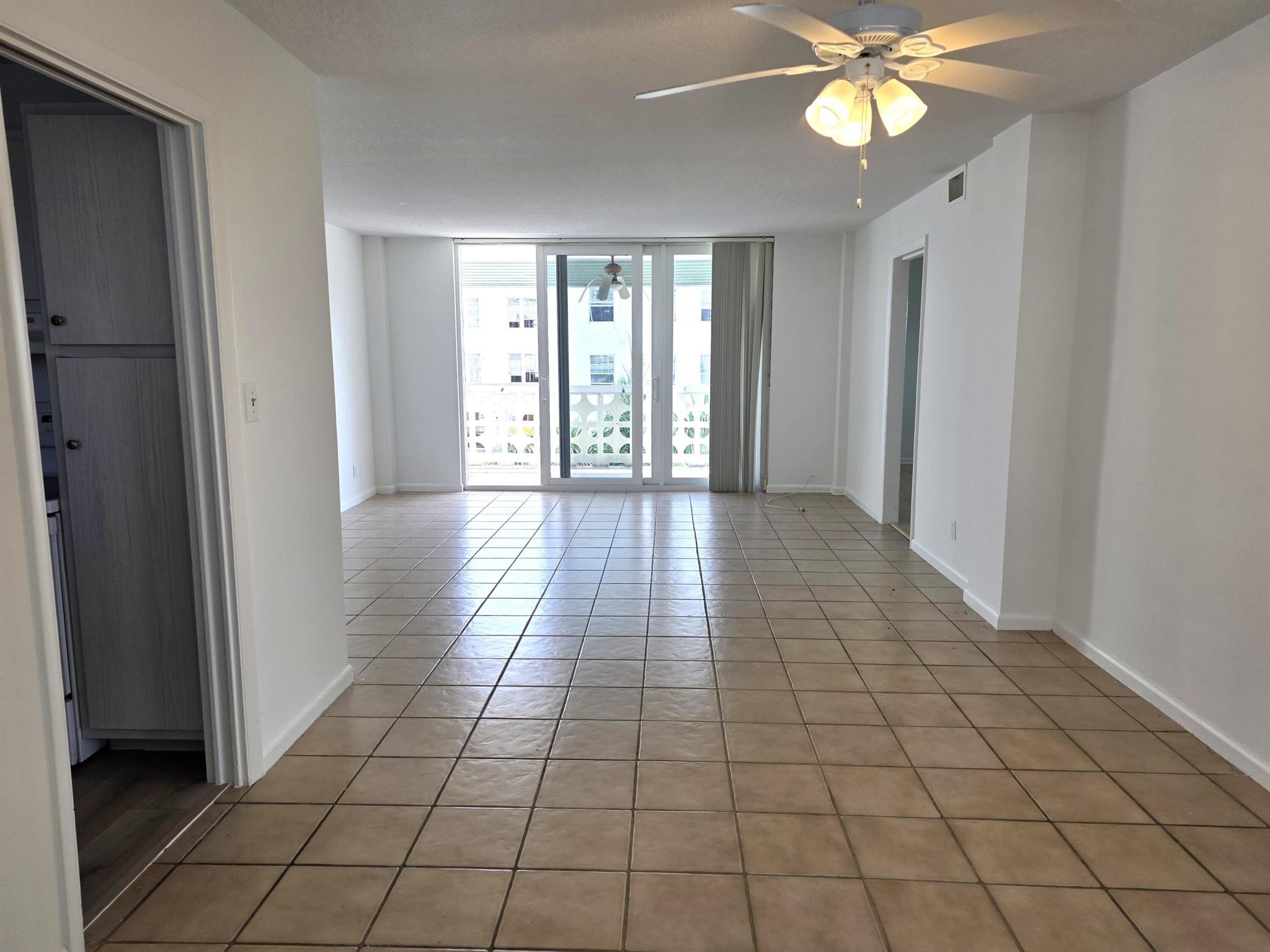 1 N Golfview Road 500