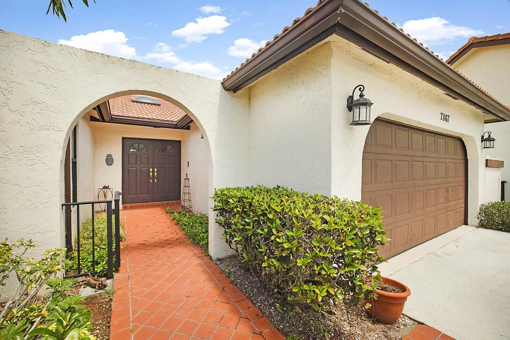 Photo of 7867 Villa Nova Drive, Boca Raton, FL 33433 (MLS # R10984323)