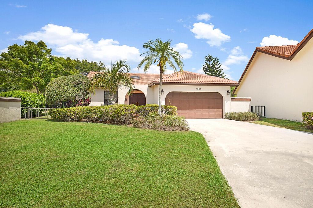 Photo of 7867 Villa Nova Drive, Boca Raton, FL 33433 (MLS # R10984323)