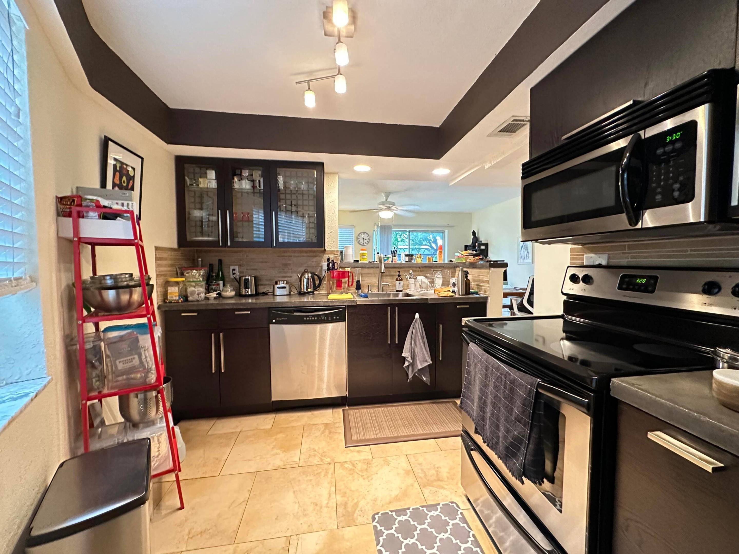 CORAL RIDGE ISLES - Residential Lease