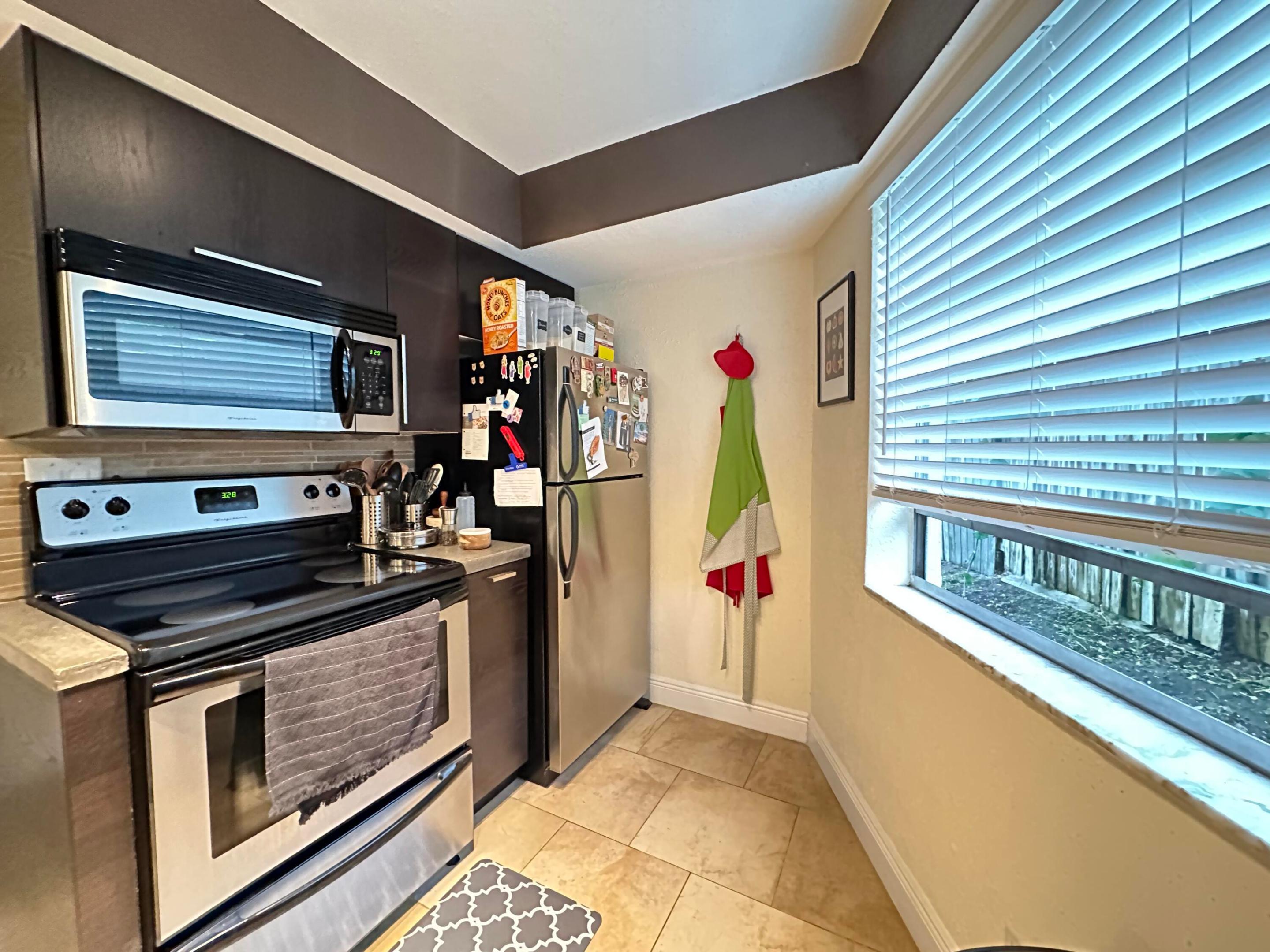 CORAL RIDGE ISLES - Residential Lease