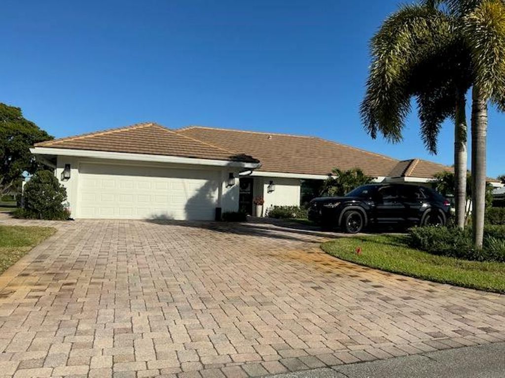 Photo of 4589 S Lake Drive, Boynton Beach, FL 33436 (MLS # R11064385)