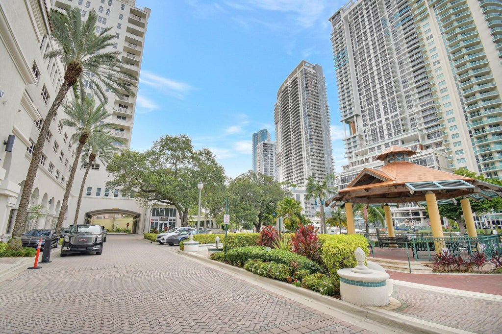 Photo of 511 SE 5th Avenue #2315, Fort Lauderdale, FL 33301 (MLS # B26041966)