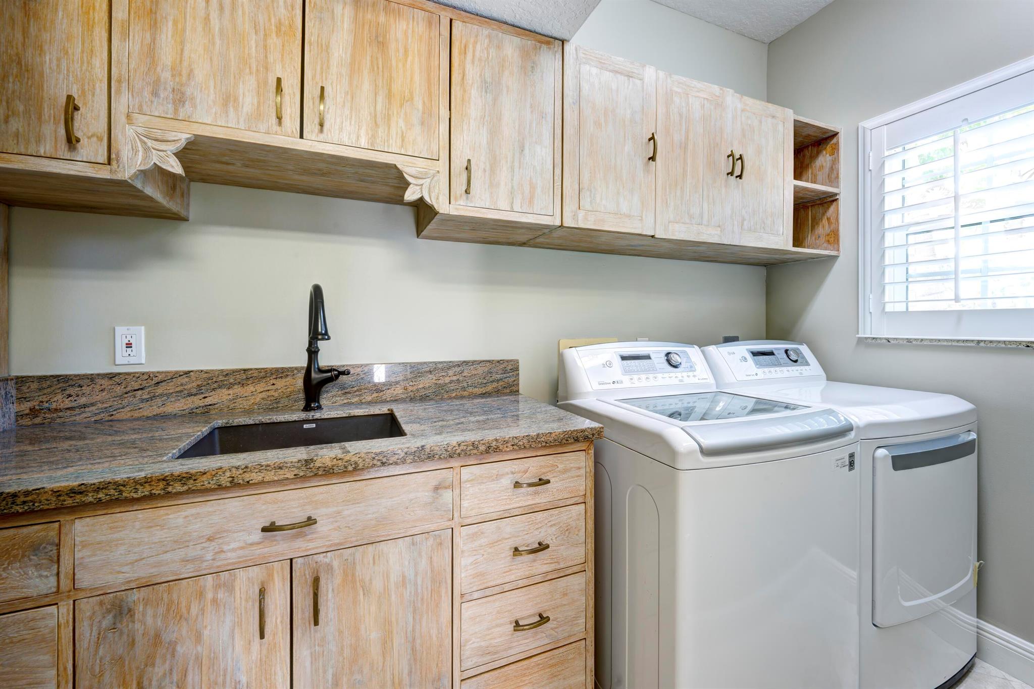 BRIDGEGATE SOUTH AT JONAT - Residential Lease