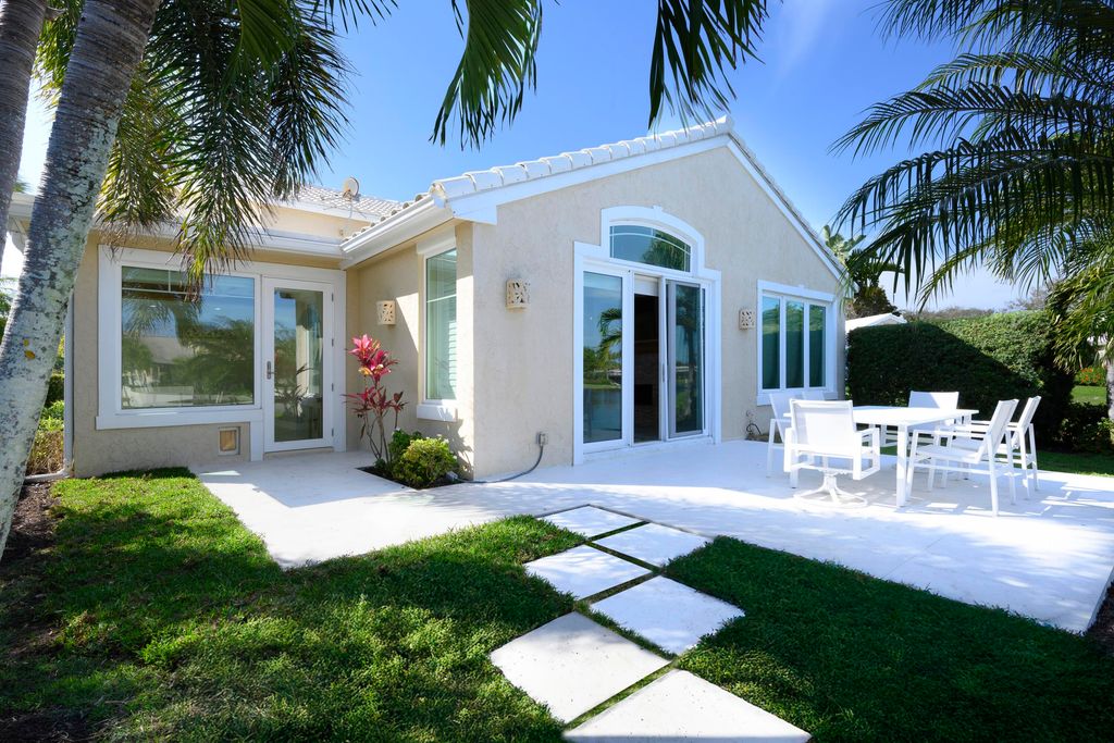 Photo of 17080 Crossgate Drive, Jupiter, FL 33477 (MLS # R11129522)