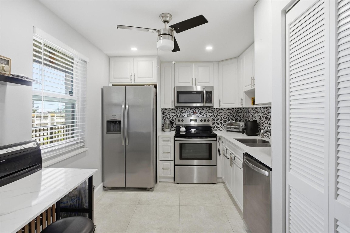 18TH HOLE - Residential