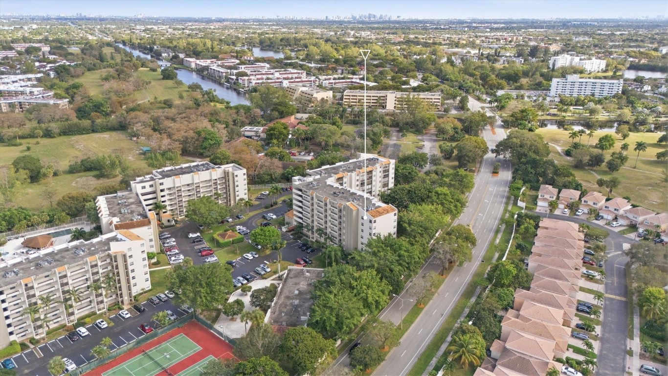 18TH HOLE - Residential