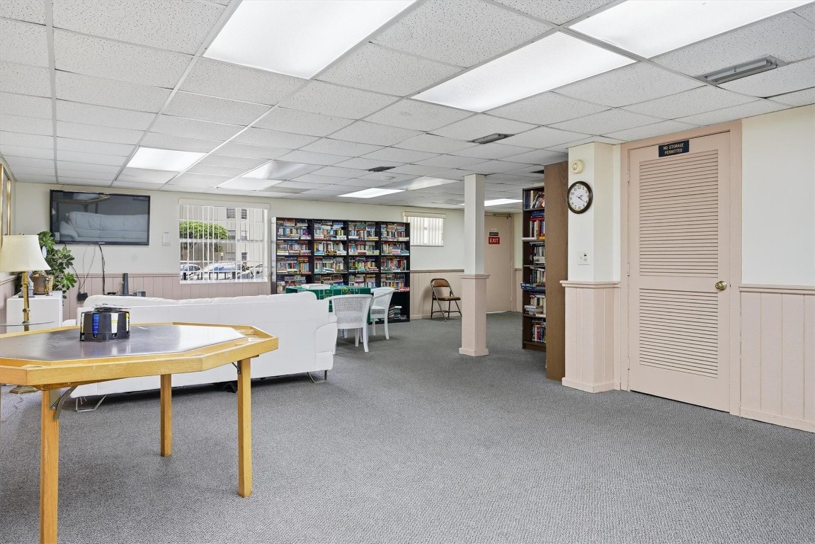 18TH HOLE - Residential