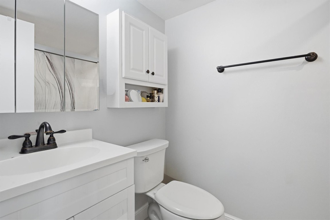 18TH HOLE - Residential