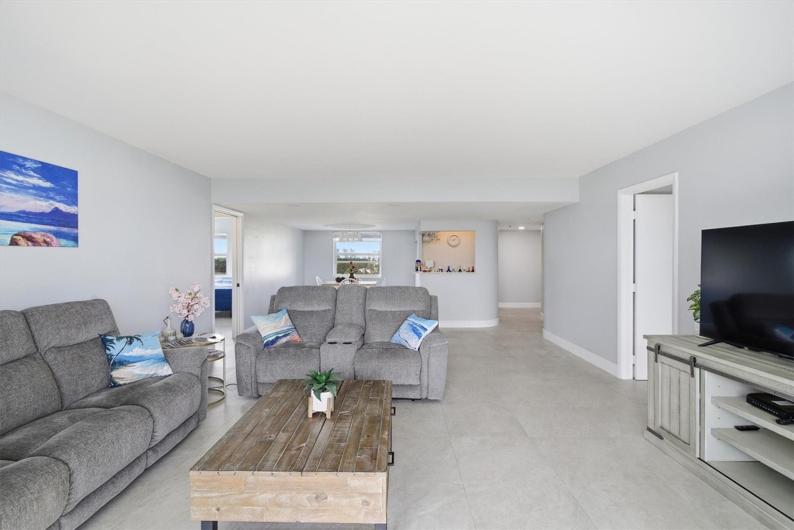 18TH HOLE - Residential