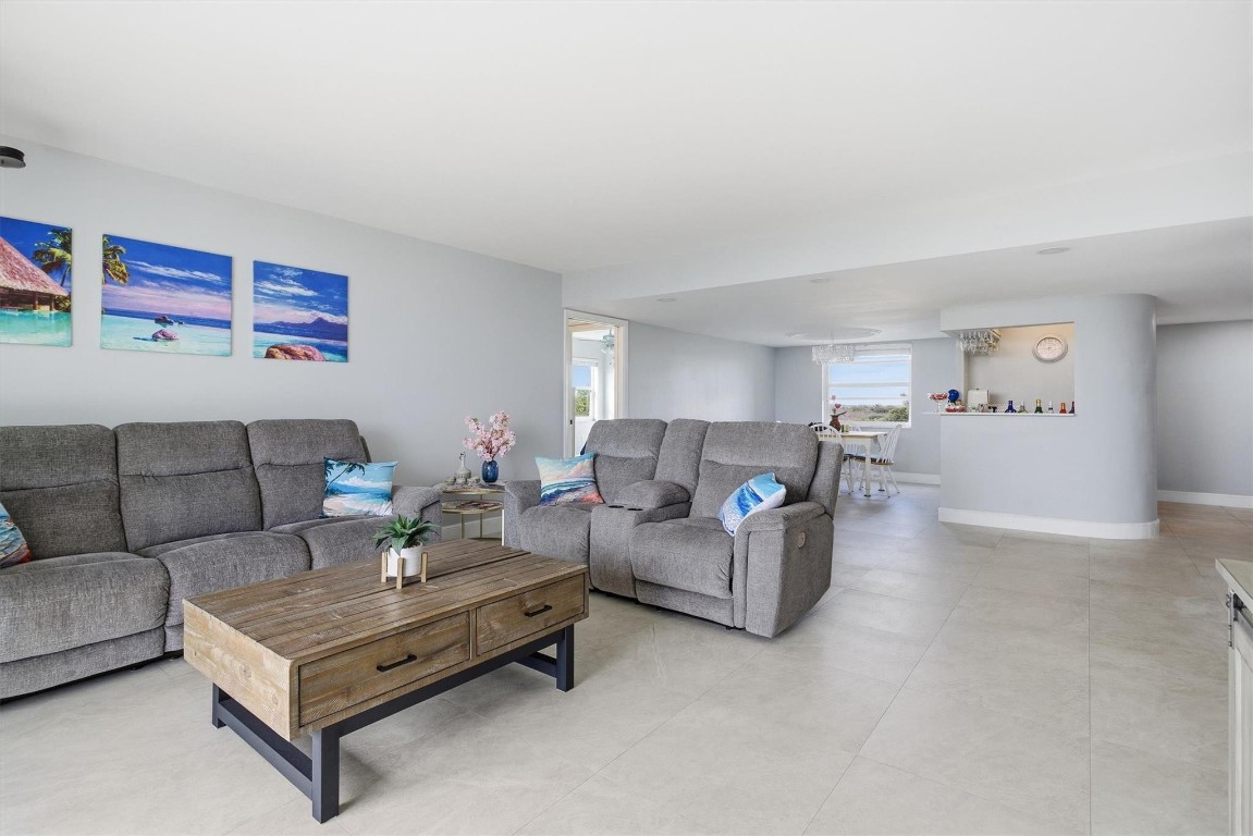 18TH HOLE - Residential