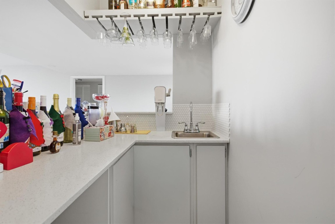 18TH HOLE - Residential