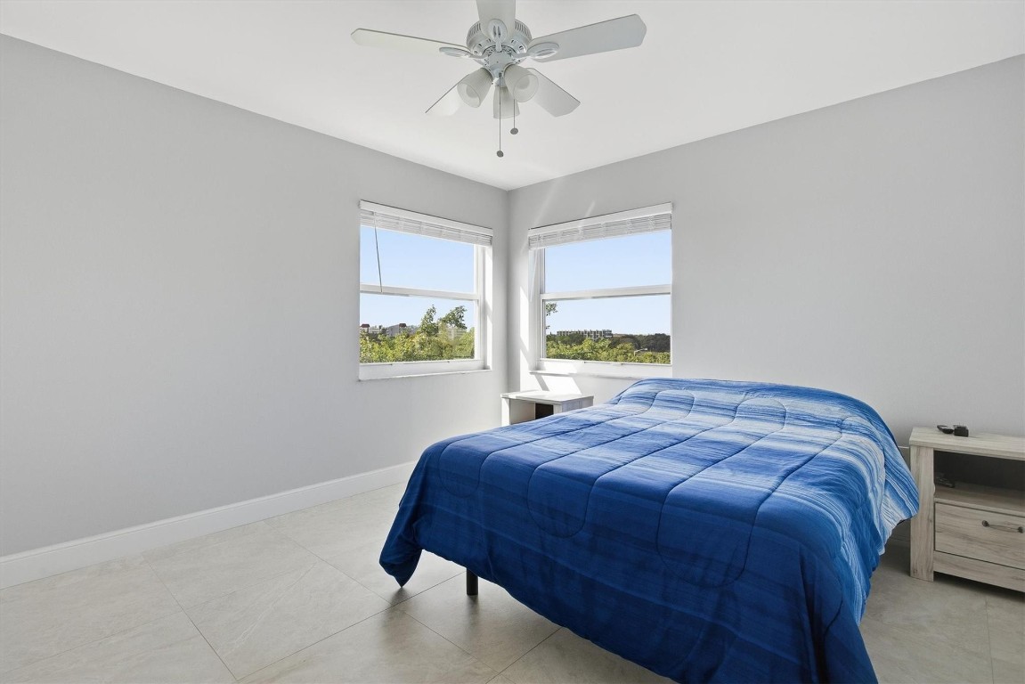 18TH HOLE - Residential