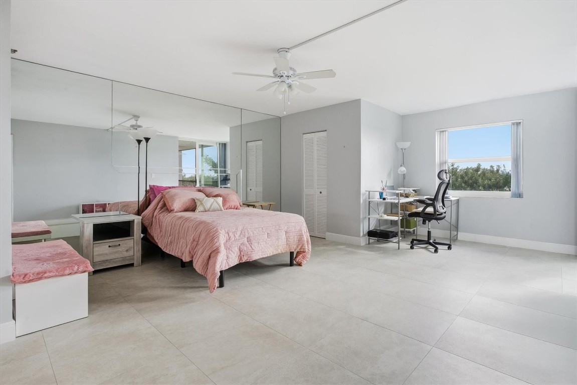 18TH HOLE - Residential