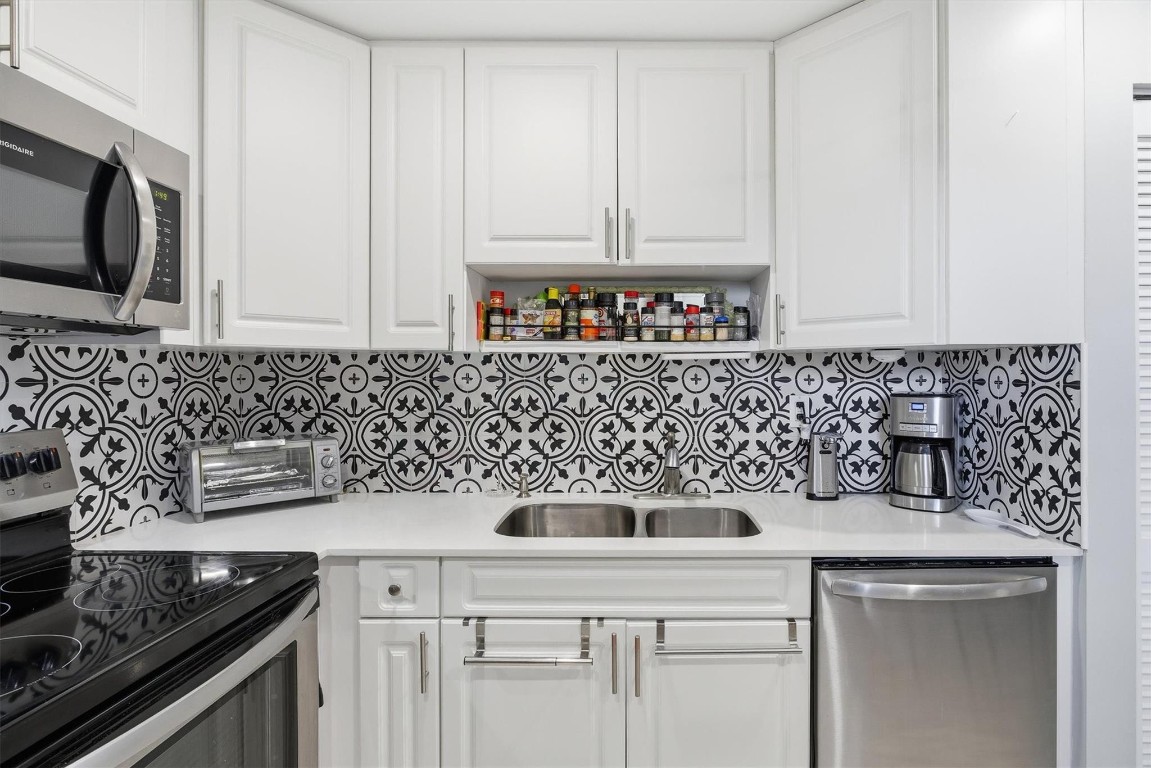 18TH HOLE - Residential