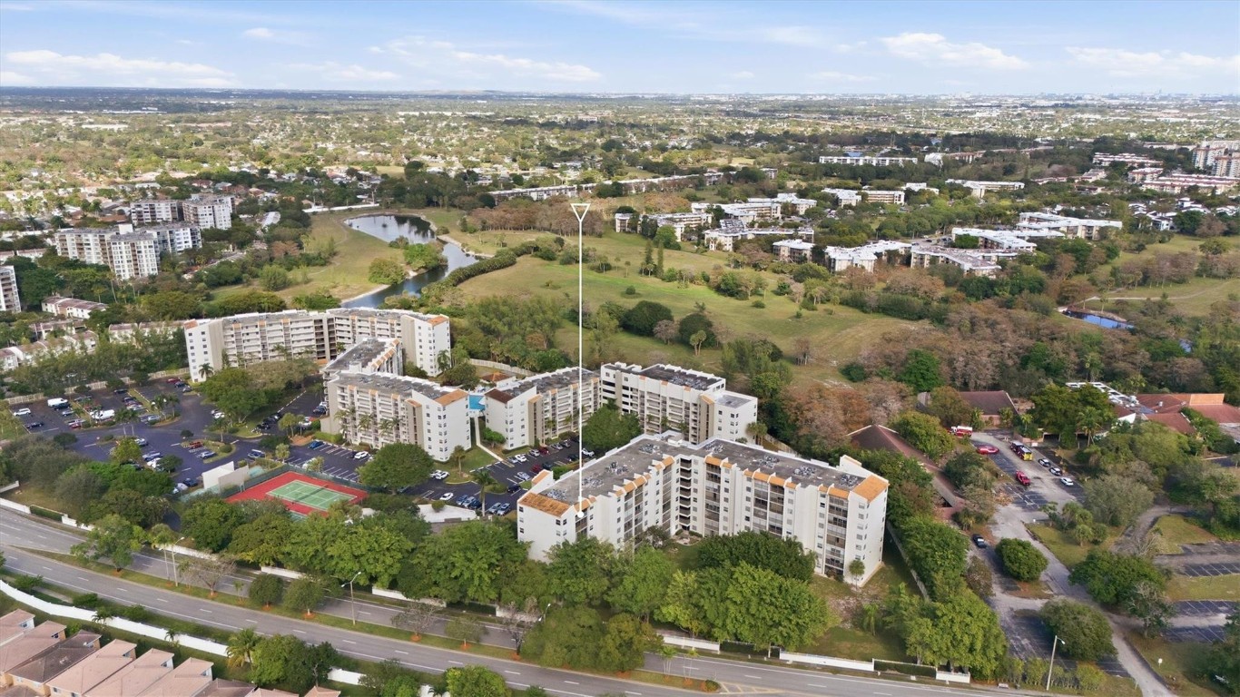 18TH HOLE - Residential