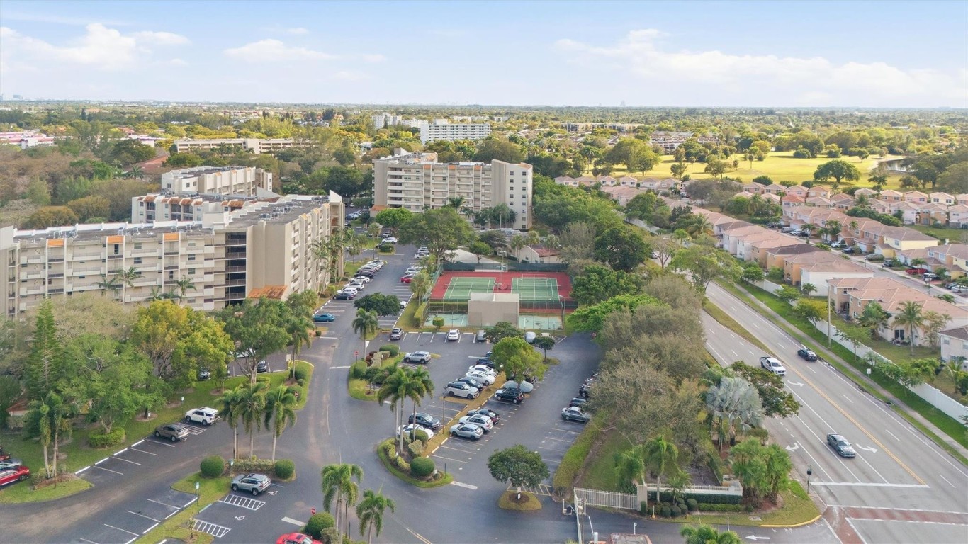 18TH HOLE - Residential