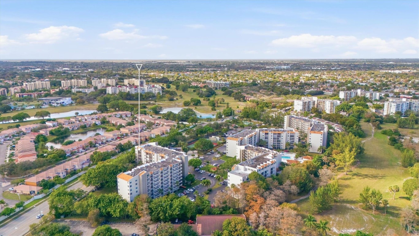 18TH HOLE - Residential