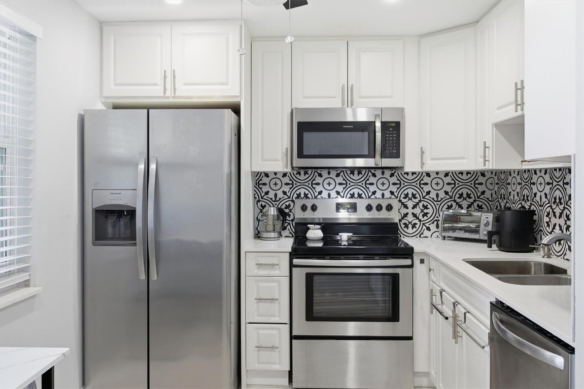 18TH HOLE - Residential