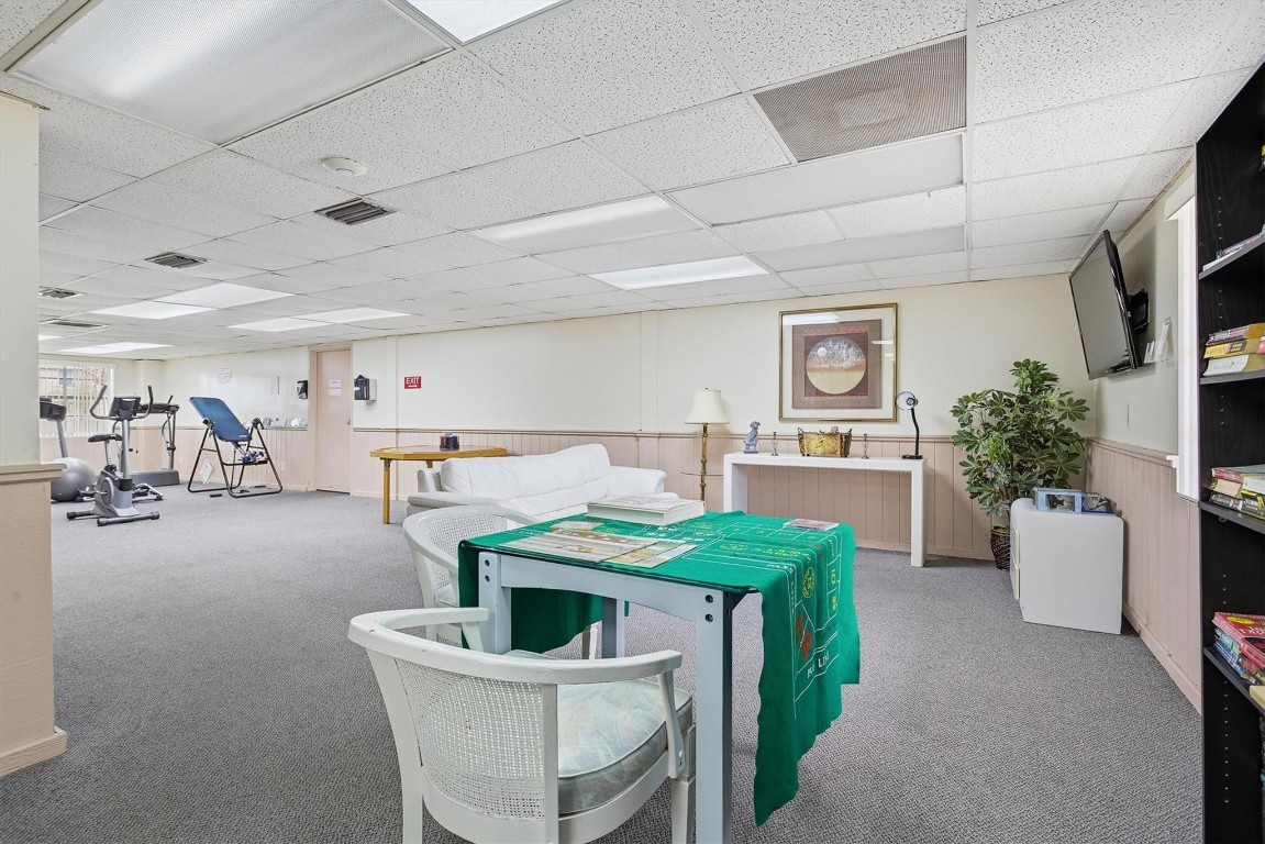 18TH HOLE - Residential