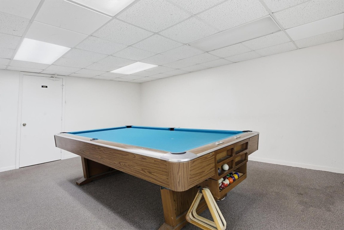 18TH HOLE - Residential