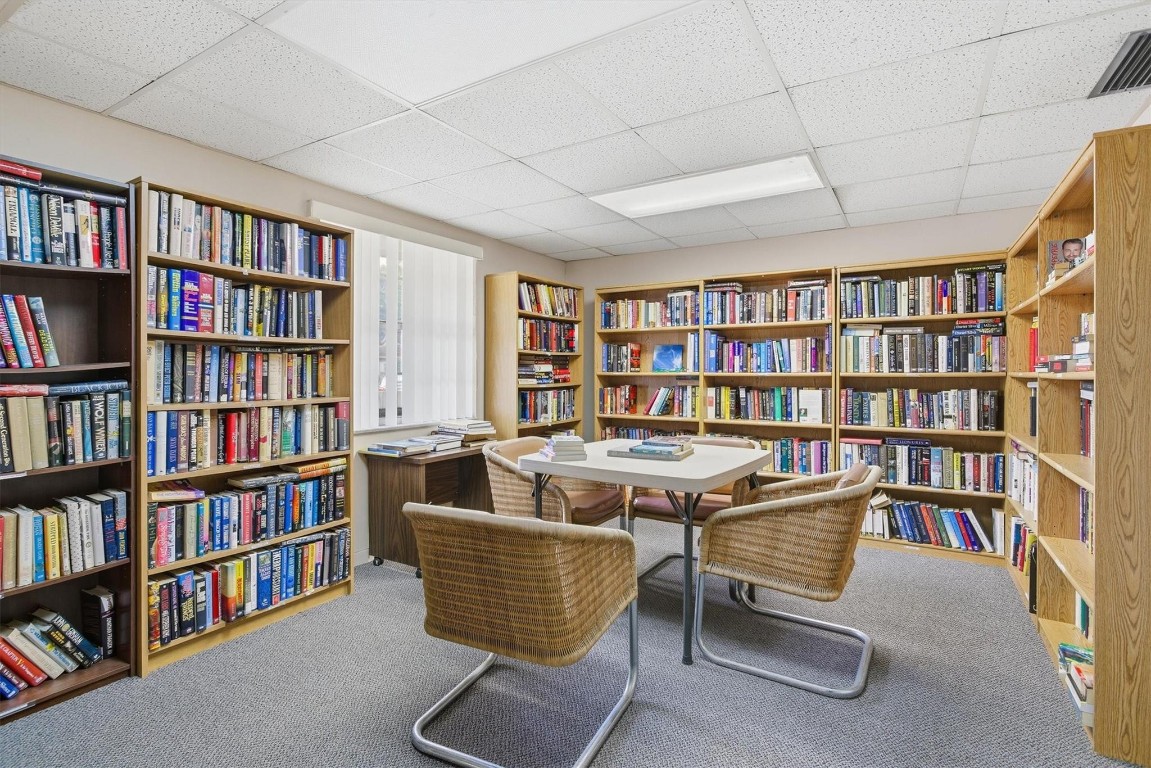 18TH HOLE - Residential