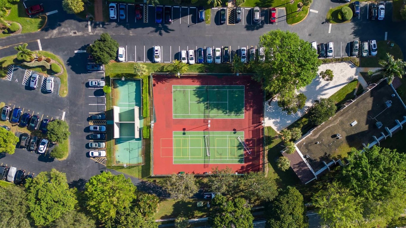 18TH HOLE - Residential