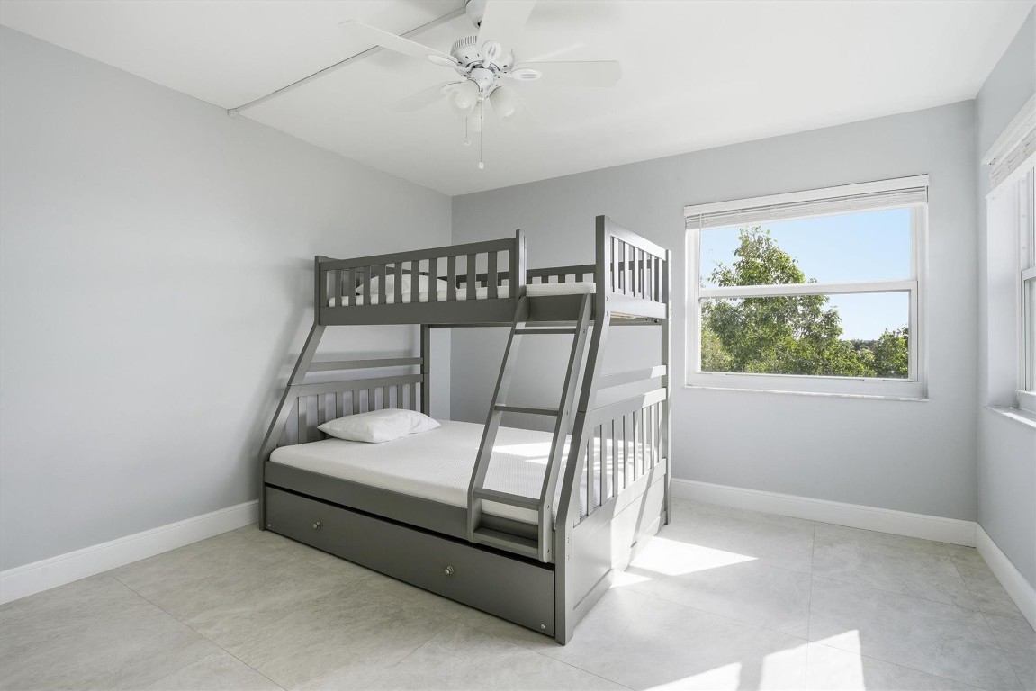 18TH HOLE - Residential