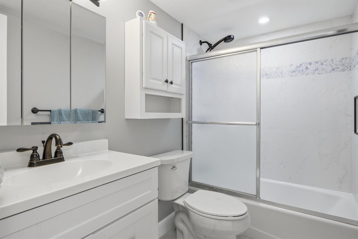 18TH HOLE - Residential