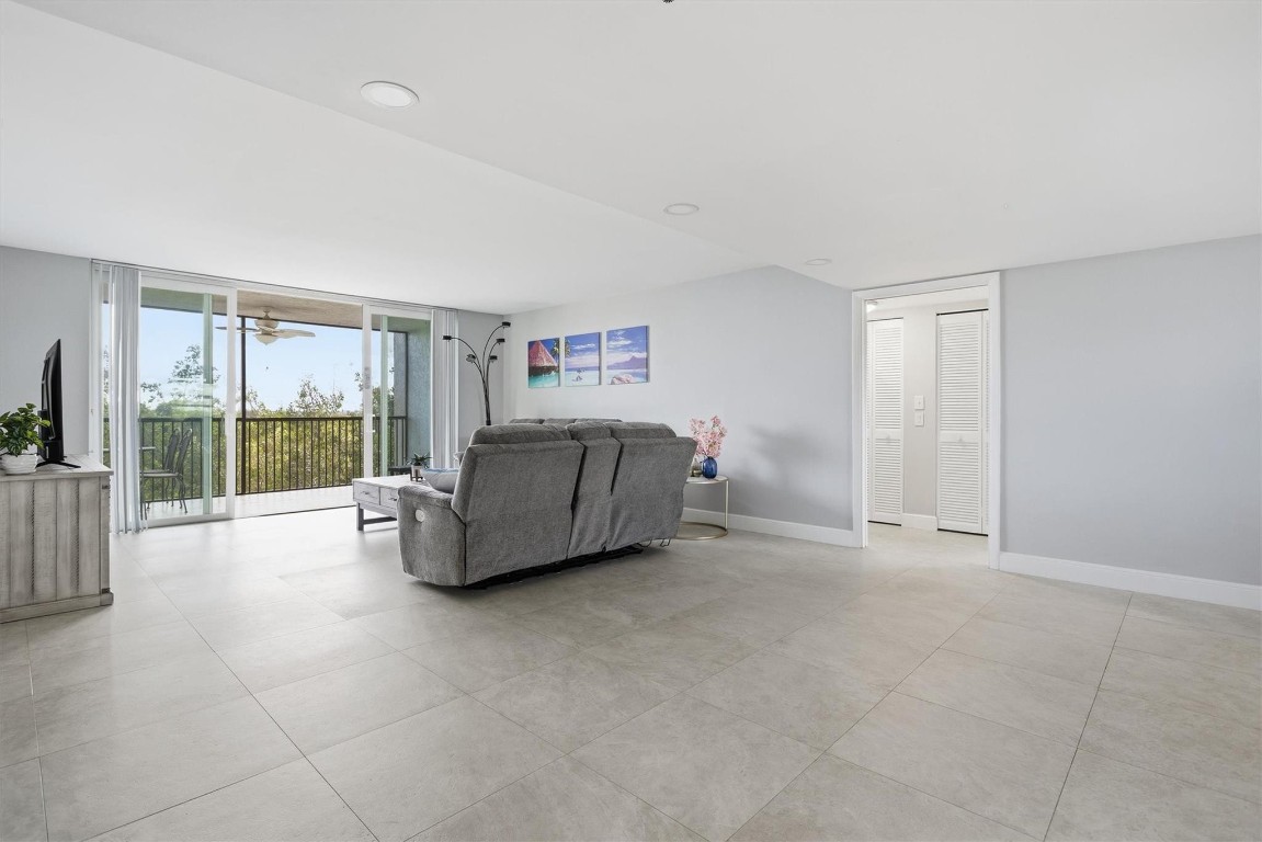 3910 Inverrary Boulevard 708-B