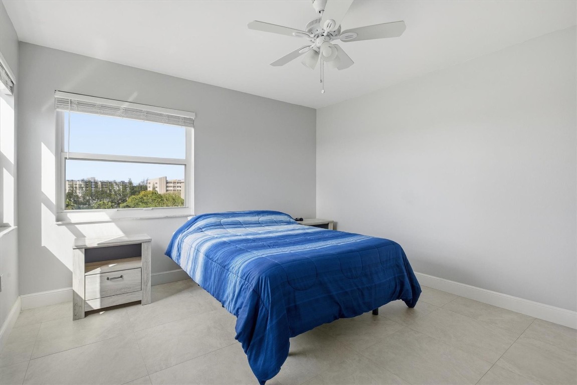 18TH HOLE - Residential