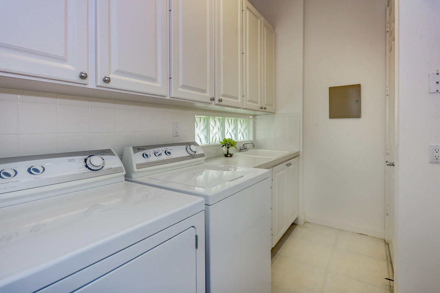 MAGNOLIA BAY - Residential