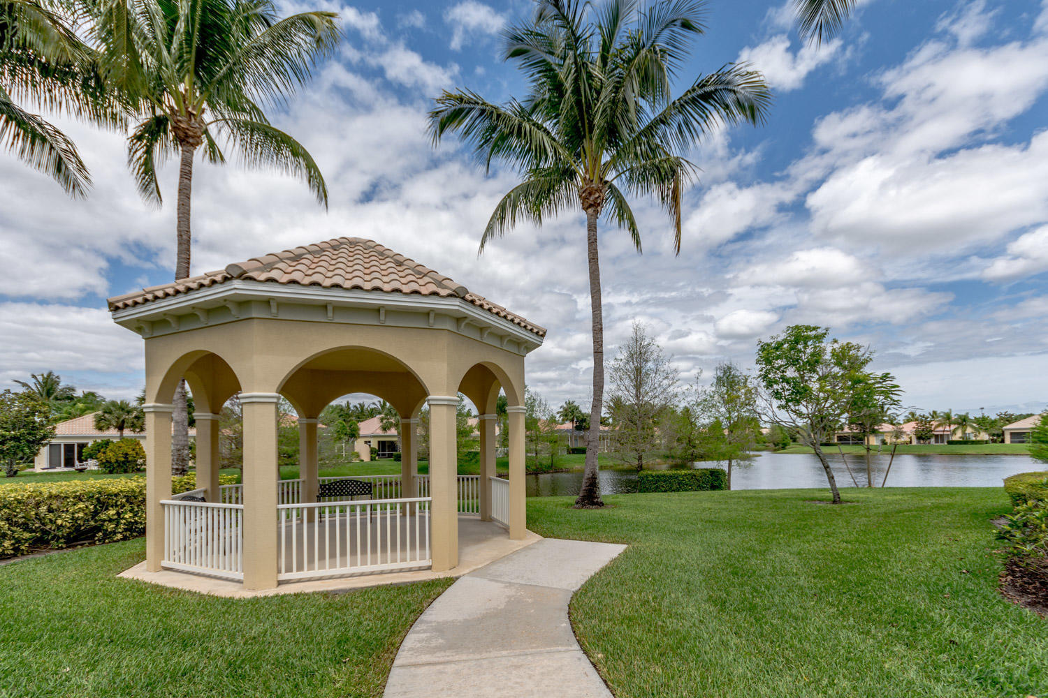 MAGNOLIA BAY - Residential