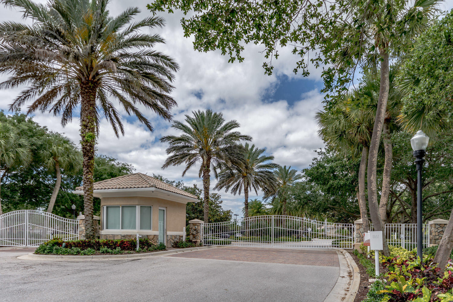 MAGNOLIA BAY - Residential