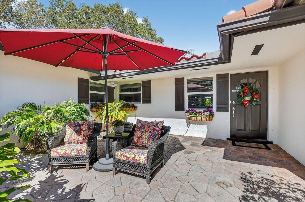 Photo of 701 SW 5th Street, Boca Raton, FL 33486 (MLS # R11163011)