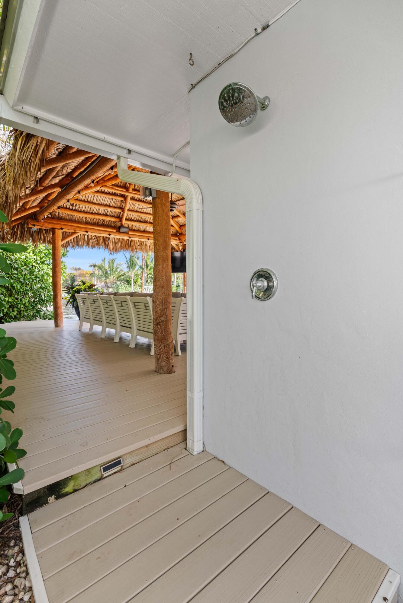 COUNTRY CLUB POINT - Residential