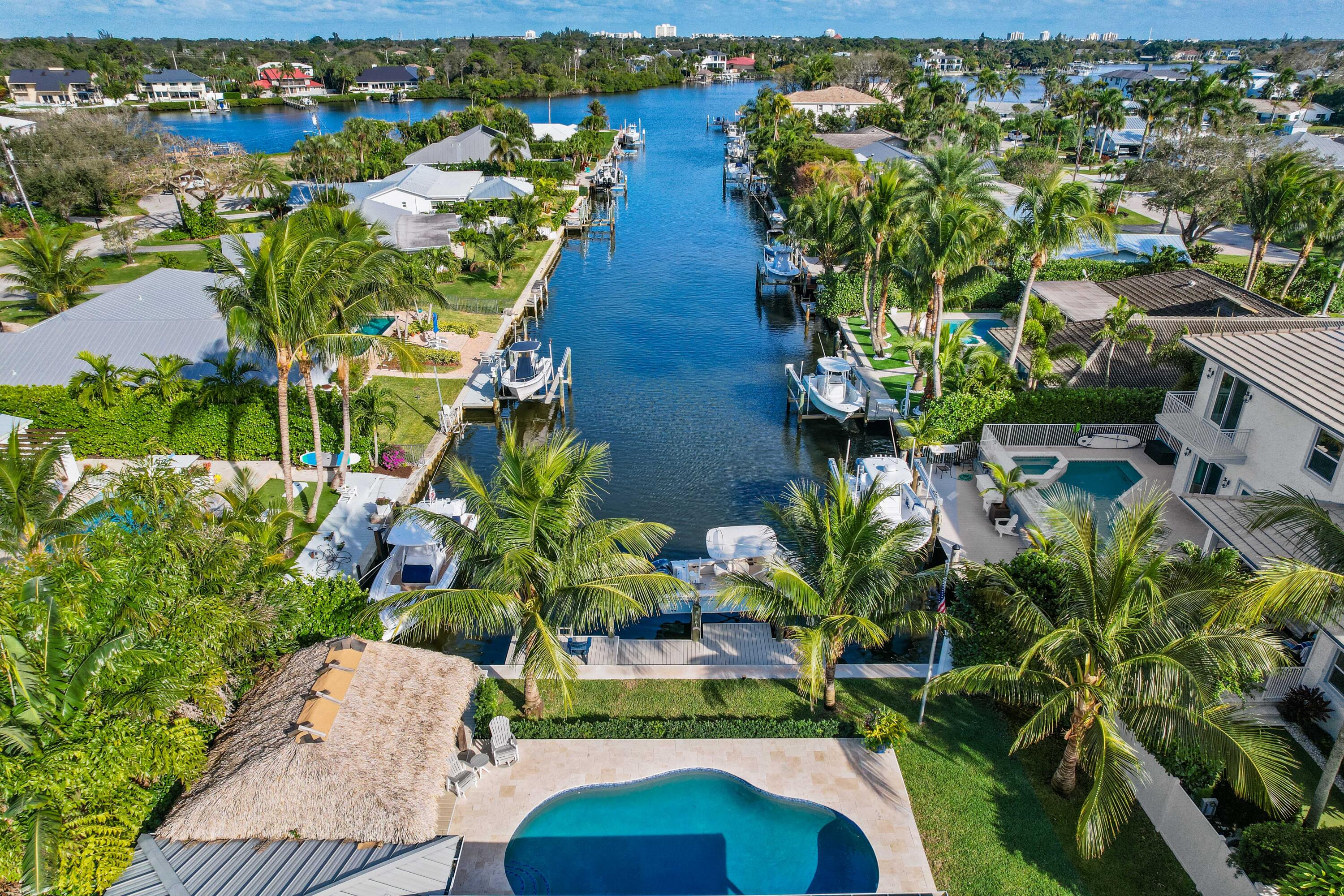 COUNTRY CLUB POINT - Residential