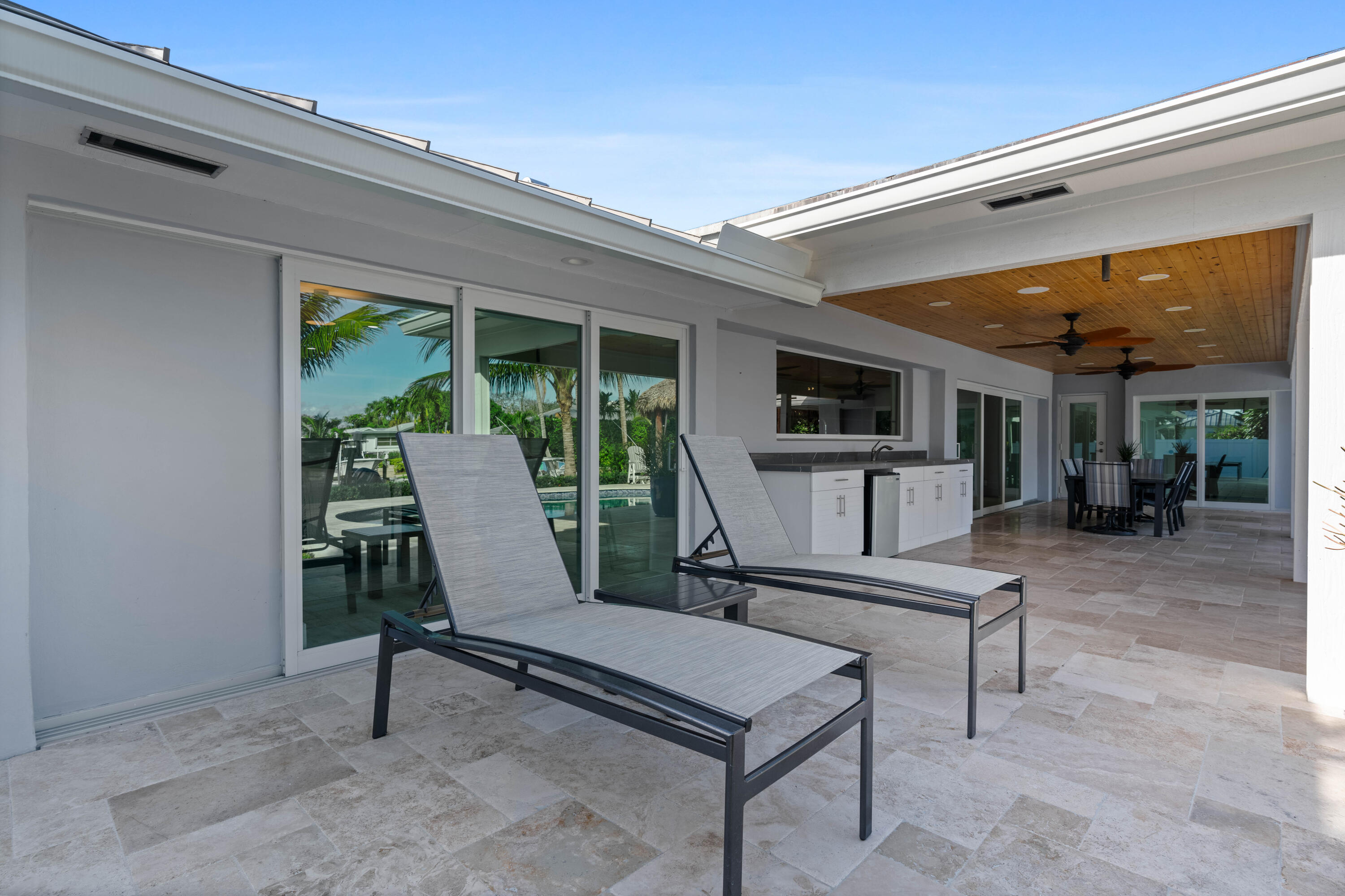 COUNTRY CLUB POINT - Residential