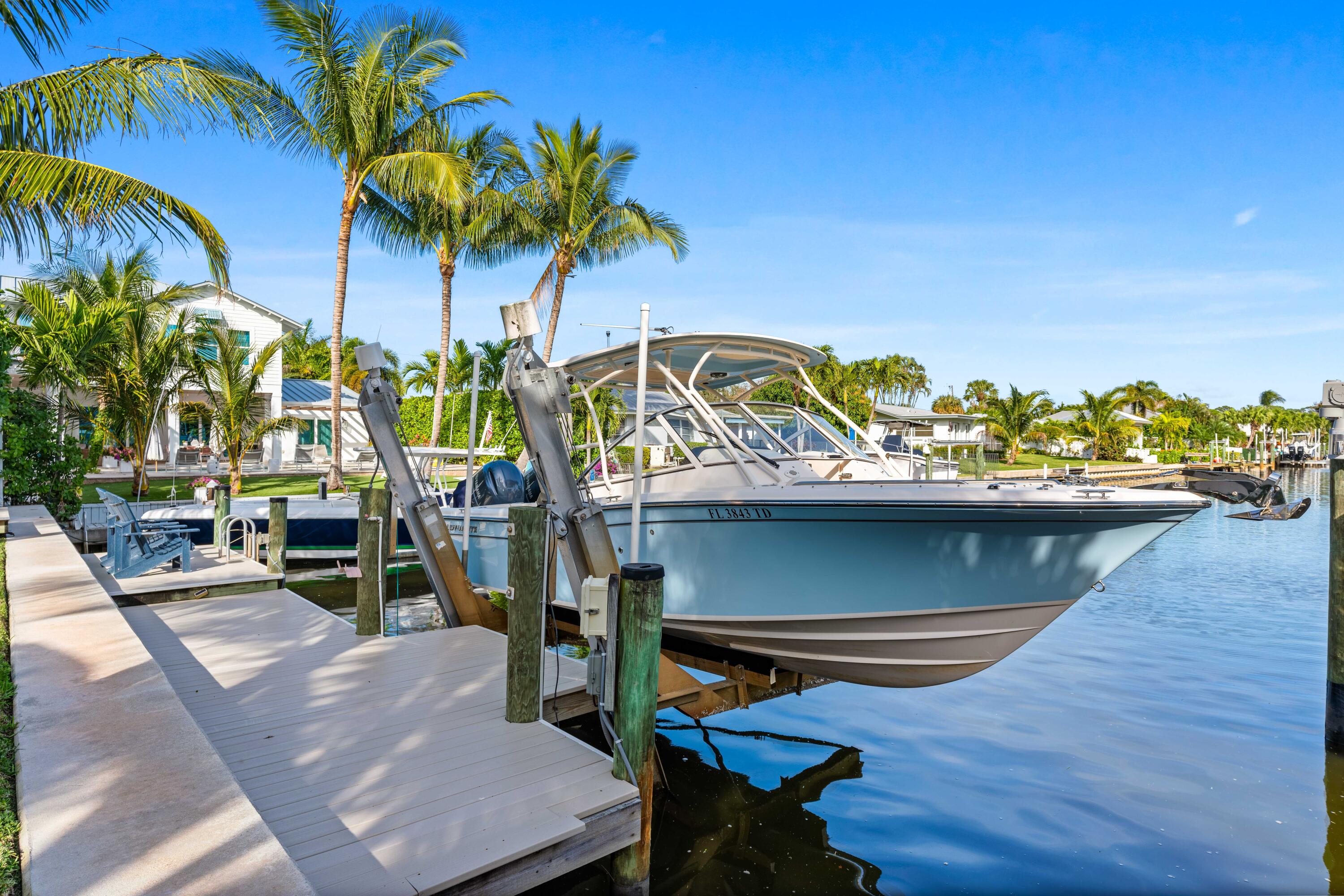 COUNTRY CLUB POINT - Residential