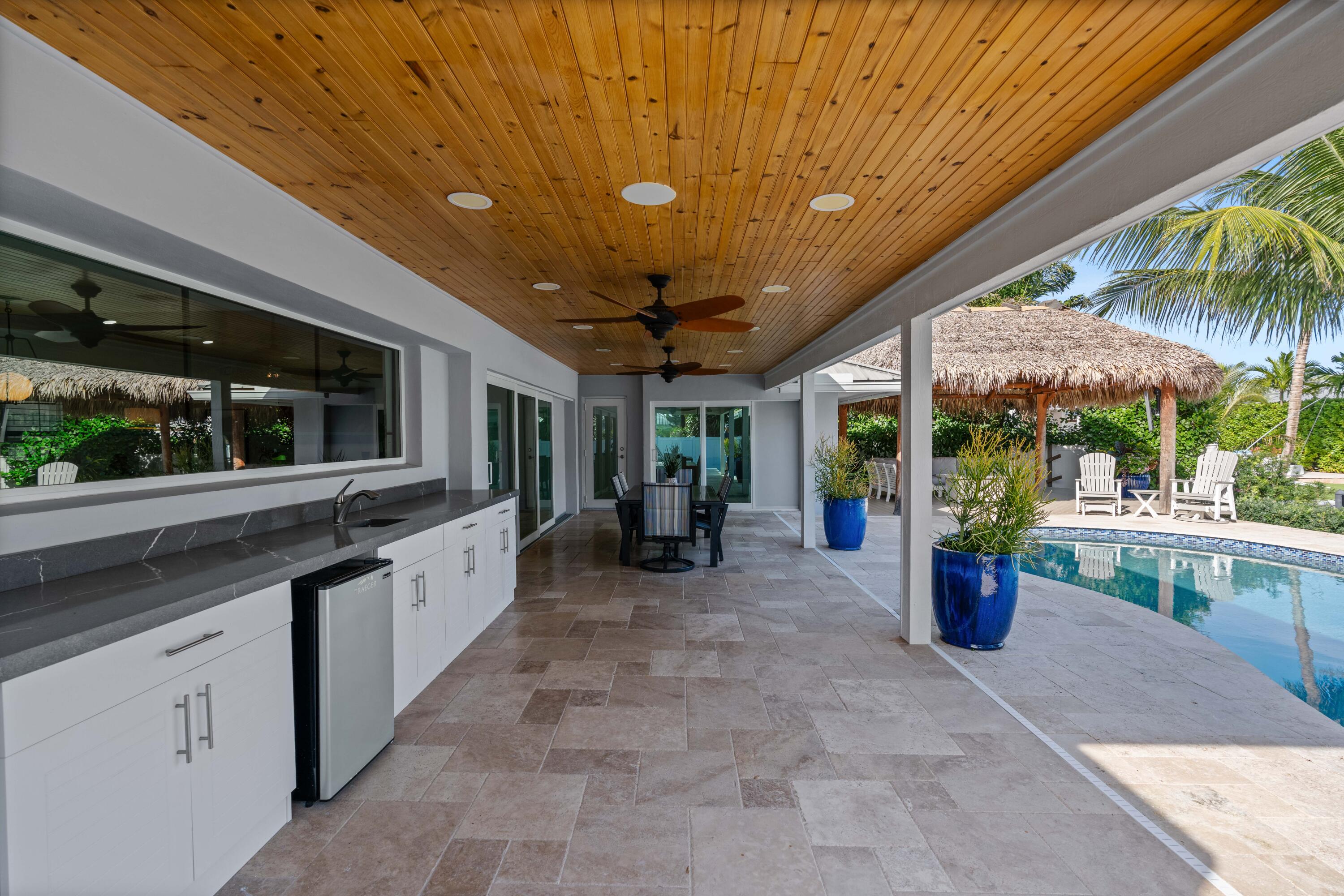 COUNTRY CLUB POINT - Residential