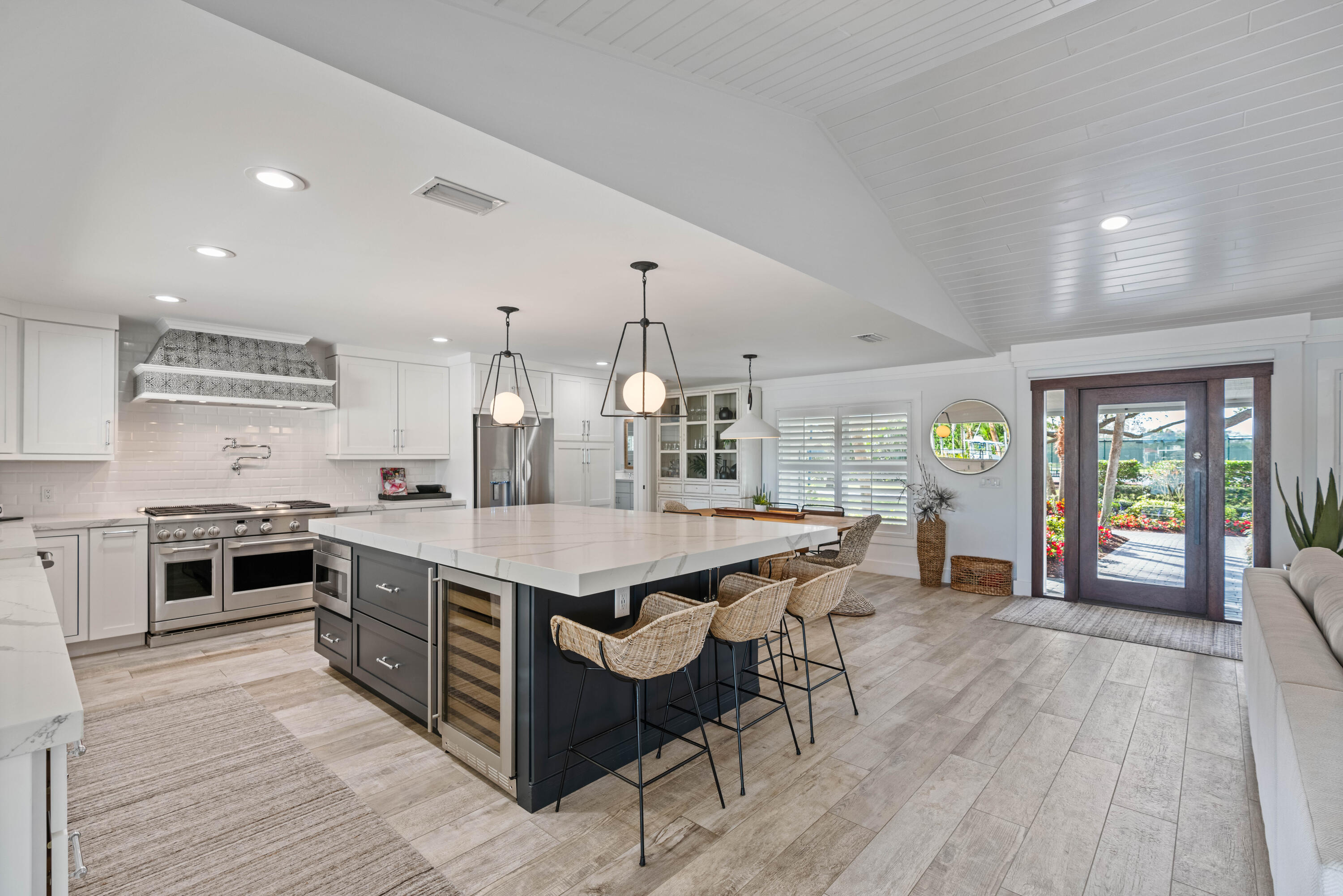 COUNTRY CLUB POINT - Residential