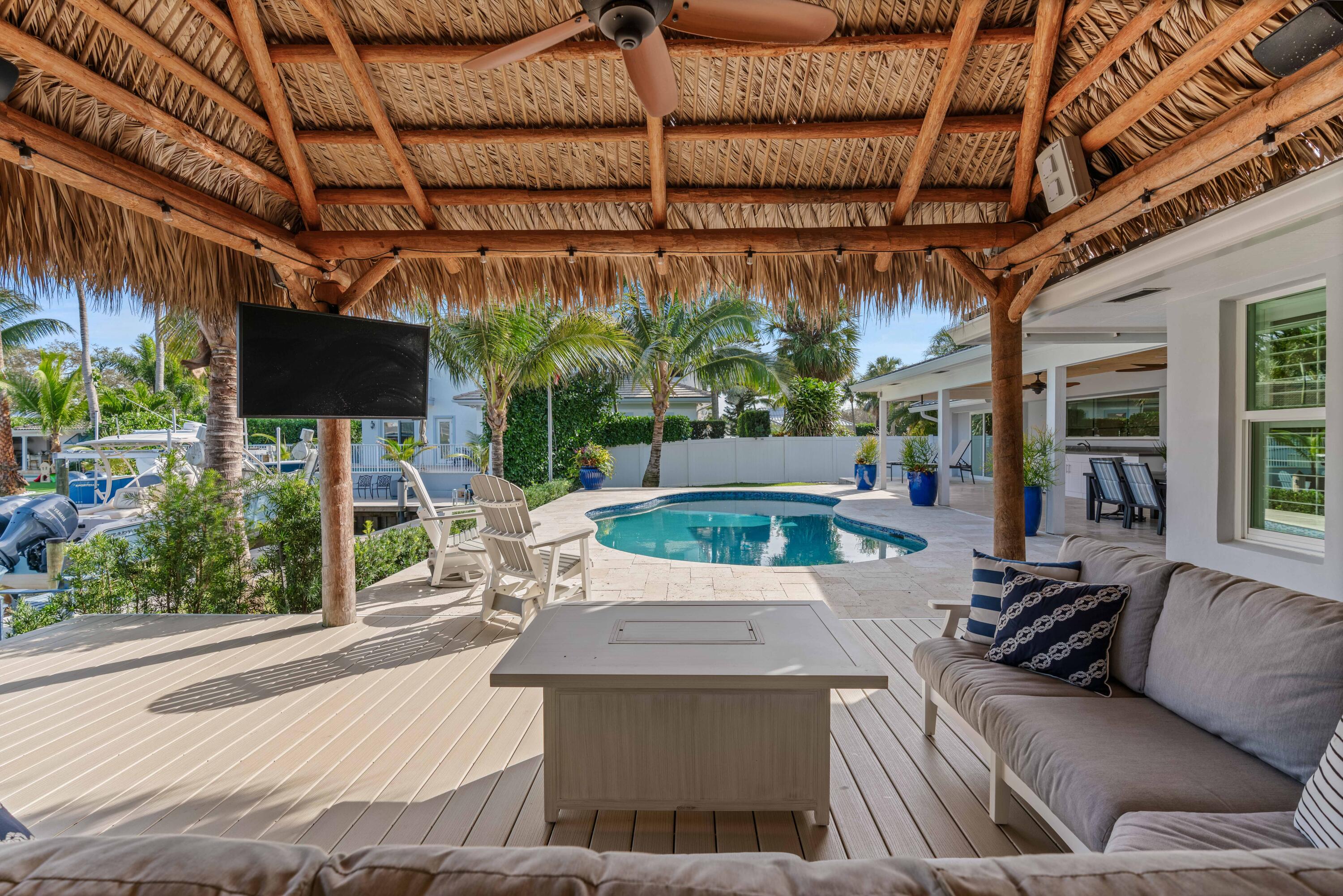 COUNTRY CLUB POINT - Residential