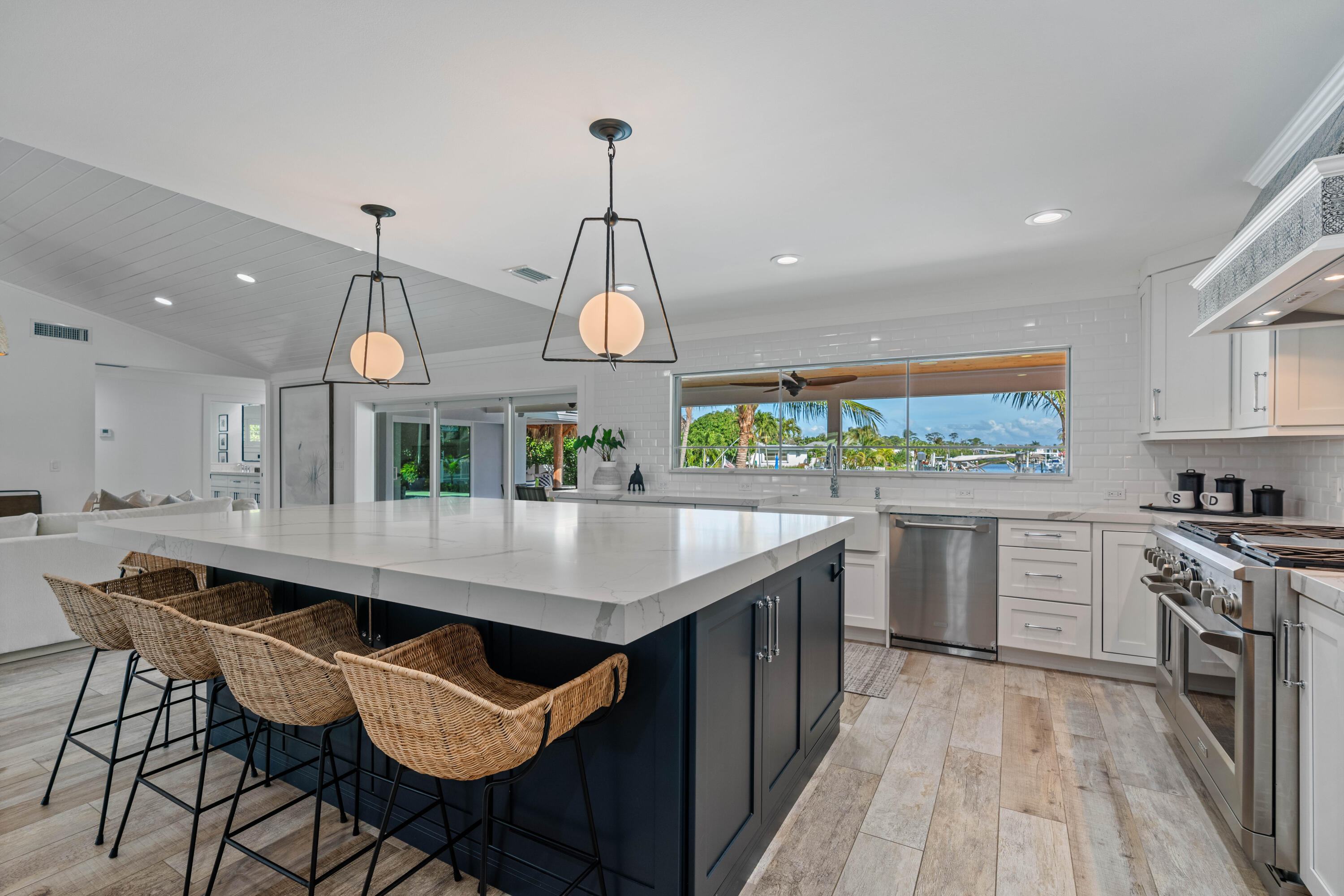 COUNTRY CLUB POINT - Residential