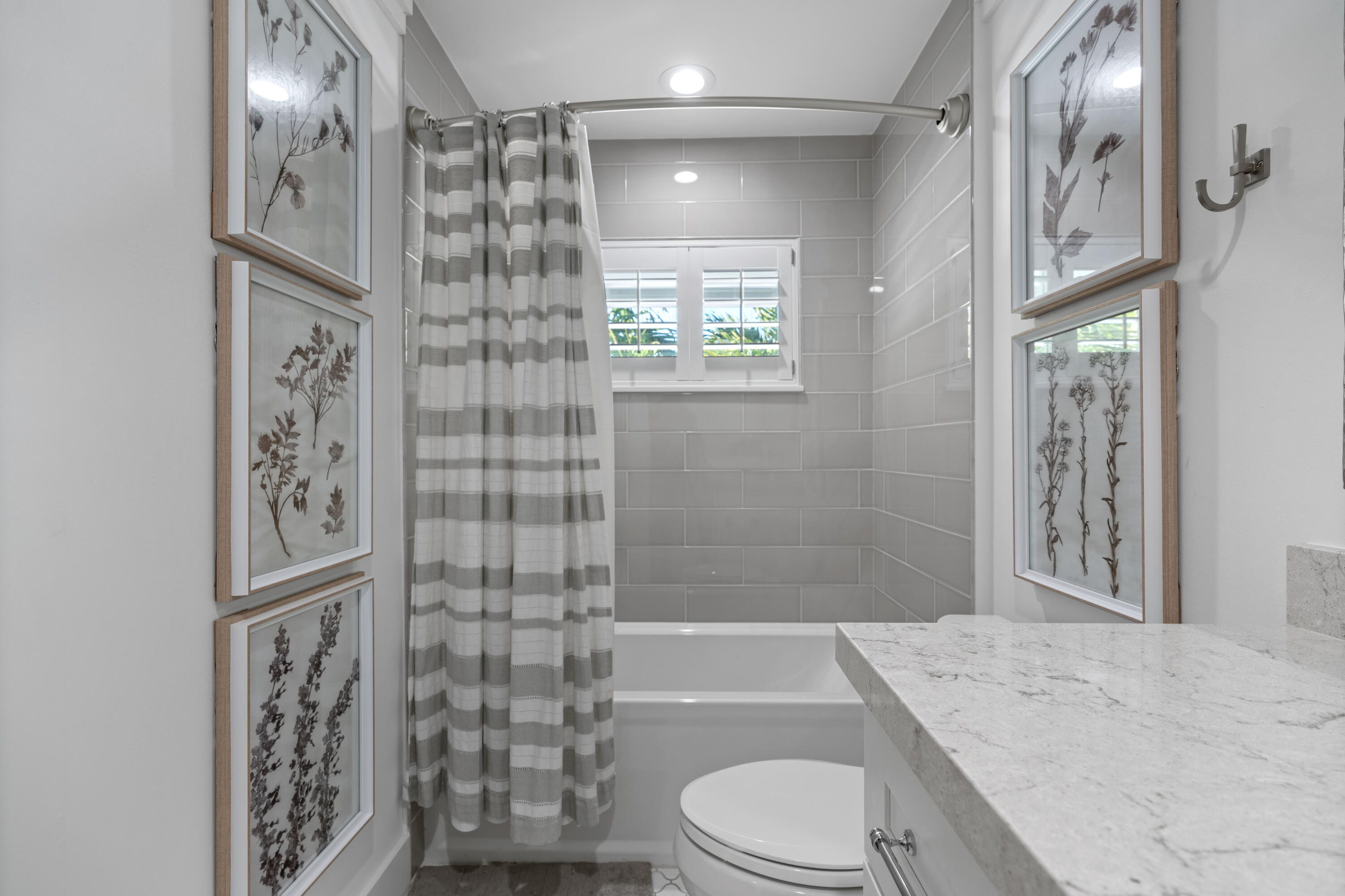 COUNTRY CLUB POINT - Residential