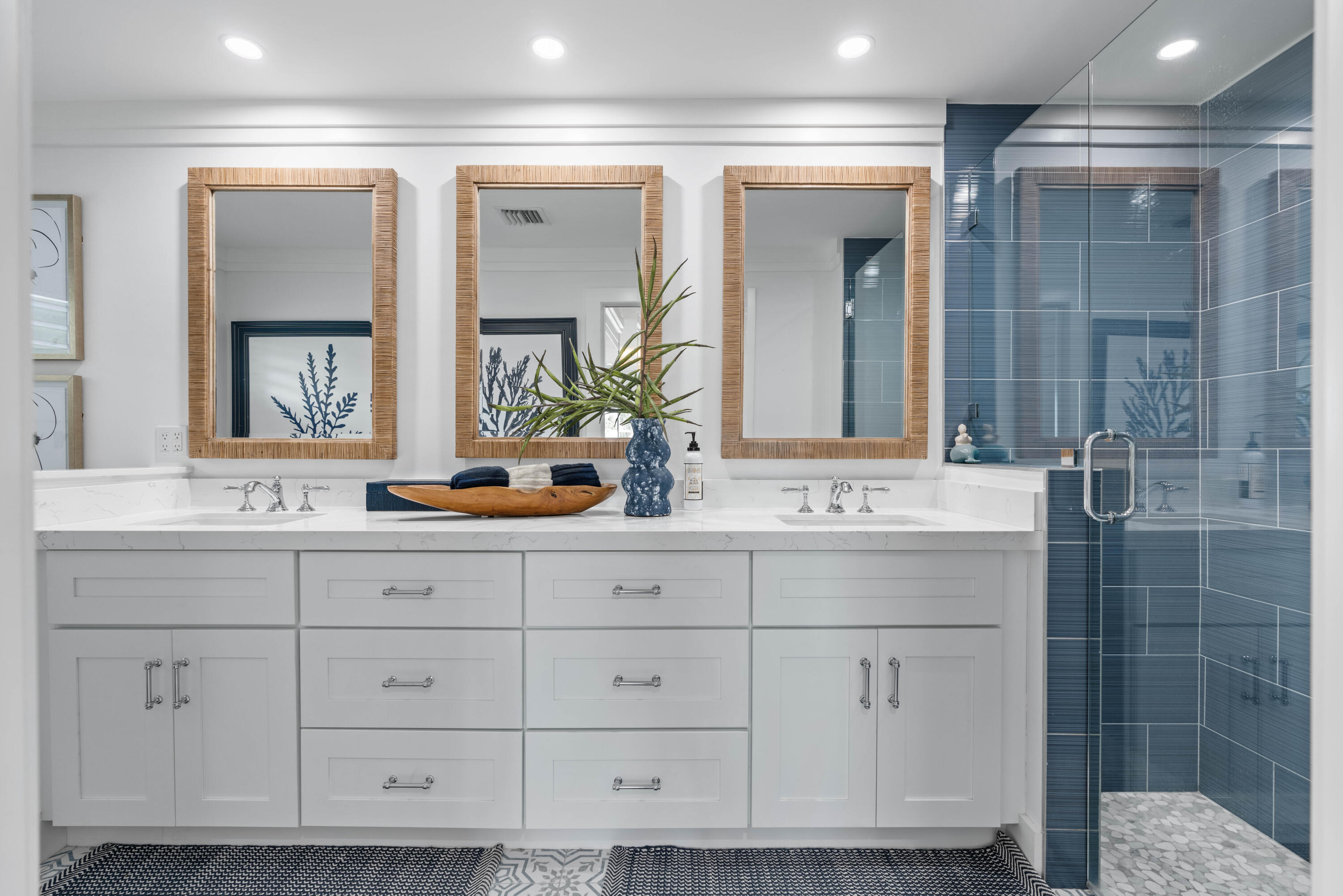 COUNTRY CLUB POINT - Residential